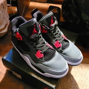 Air jordan 4 red glows 10.5